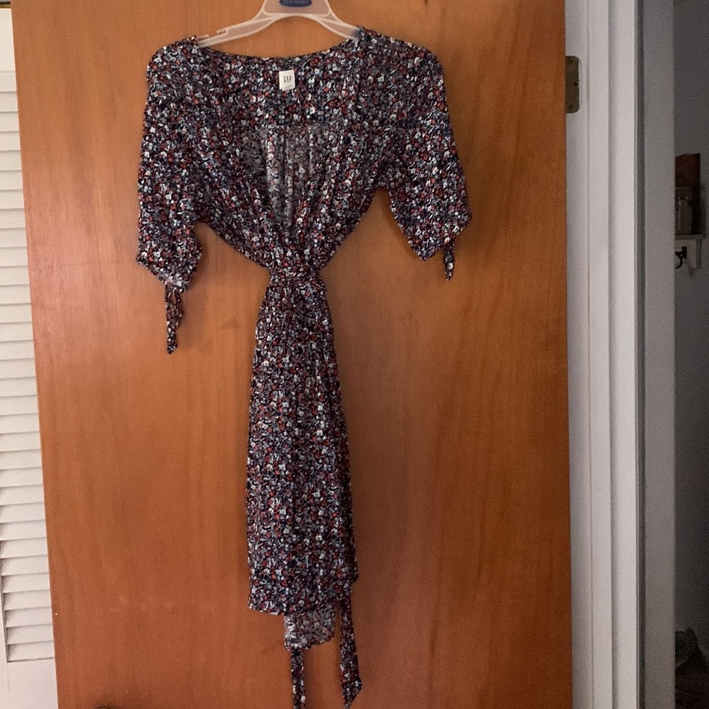 Floral wrap style dress. Gap. Size small. - Picture 4 of 4